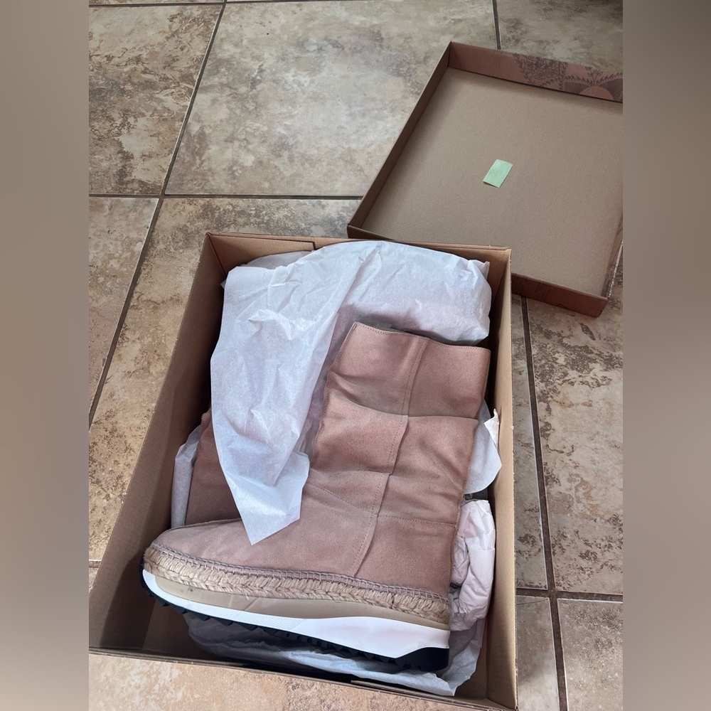 NWT Chapmin Slouch sneaker boots women size 8
